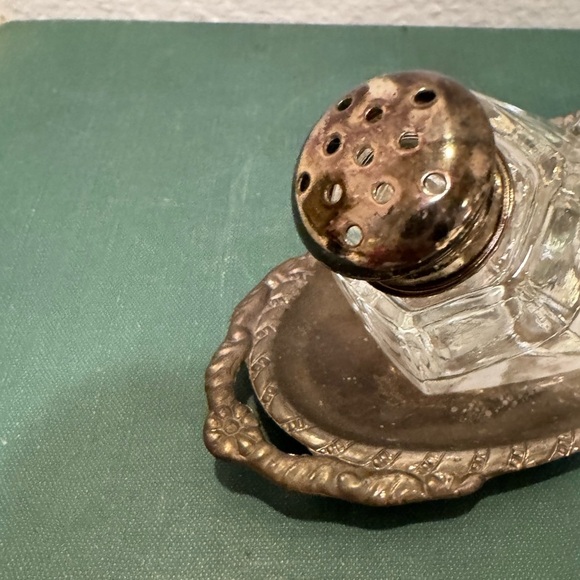 Vintage Silver Plated Salt and Pepper Set with Tray - Picture 6 of 10